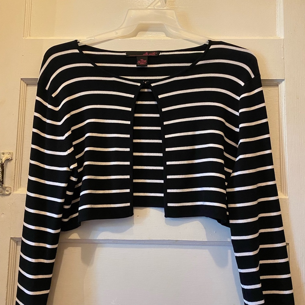 willa smith black and white striped cardigan, hook and eye closure size XL